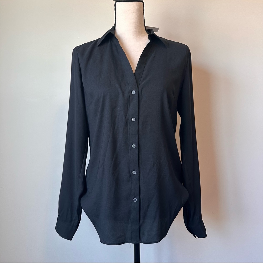 🆕 Ann Taylor | Black V-Neck Button Down